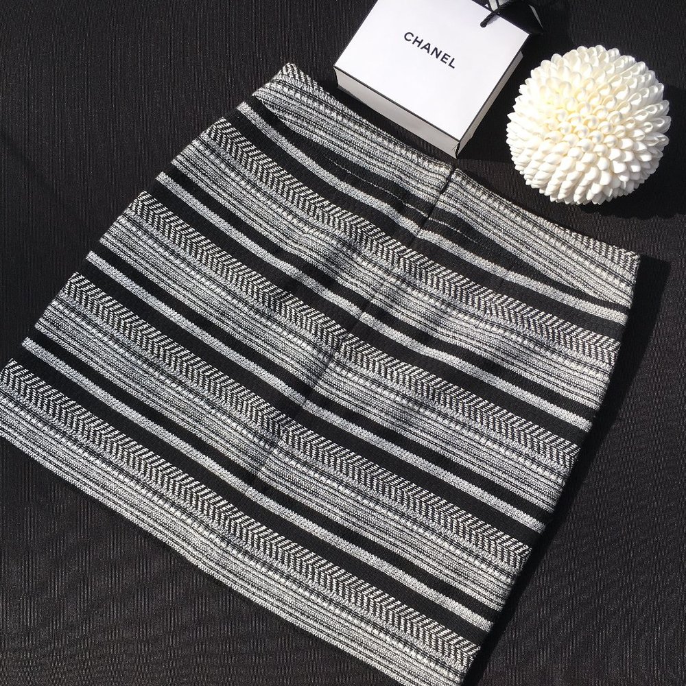 🖤 LOFT SKIRT - Picture 5 of 6